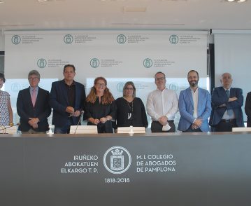 Entrega de diplomas a los tutores y tutoras en el Máster en Acceso a la Abogacía 2019-20