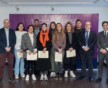 Fernando Azagra, responsable de las prácticas externas del Máster en Acceso a la Abogacía asiste a la celebración de los 30 años del servicio de asesoría jurídica de la Casa de la Juventud